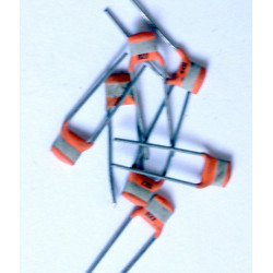 3 capacités 220 pf / 63 V